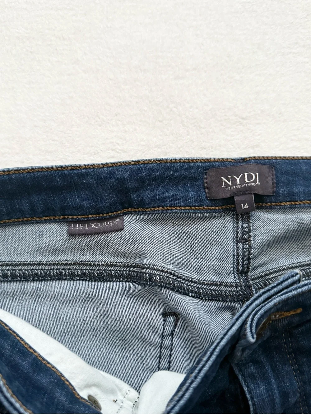 NYDJ Lift Tuck Dark Wash Crop Straight Jeans Size 14 Classic Minimalist - Picture 5 of 6